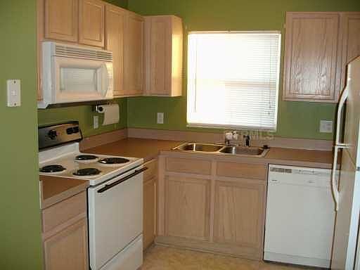 5th image of 11161 Pinewood Cove Ln