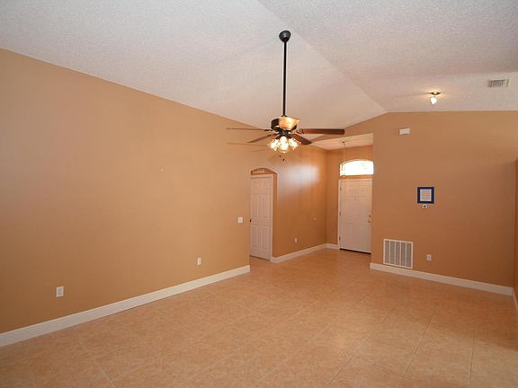 5th image of 223 Dahoon Holly Dr