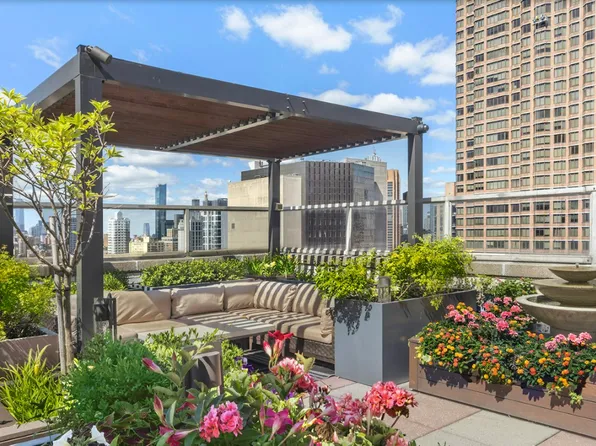 300 East 40th Street image 15 of 16