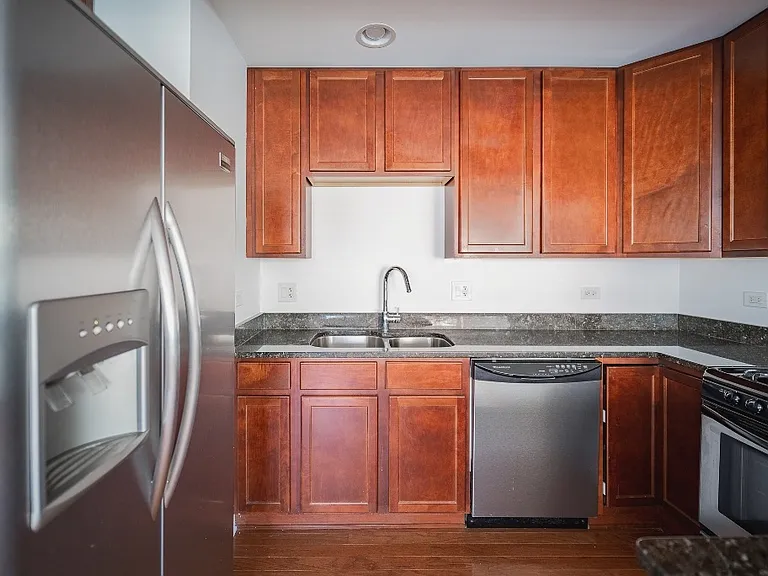 515 Sheridan — Photo 70