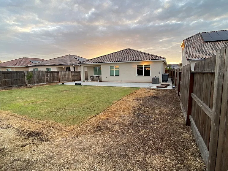 2100 Descanso Ave — Photo 39