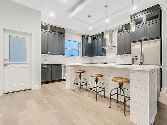 4th image of 468 W Plant St