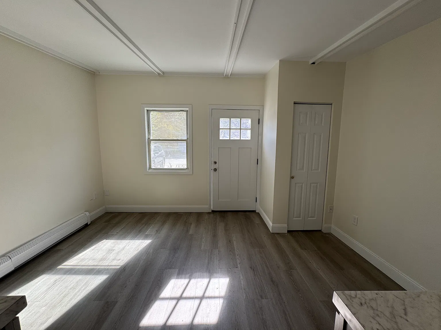 1 bed, 350 sqft, $1,200 — Photo 3