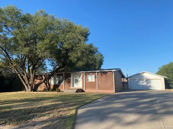 135 S Monroe St, Hugoton, KS 67951