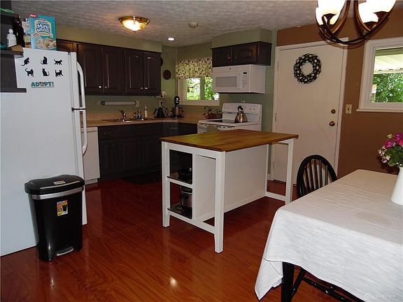 3rd image of 3660 Elmira Dr