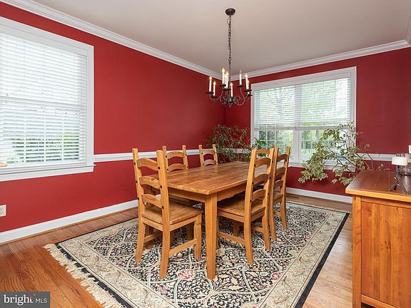 4th image of 2201 Grasslyn Ave