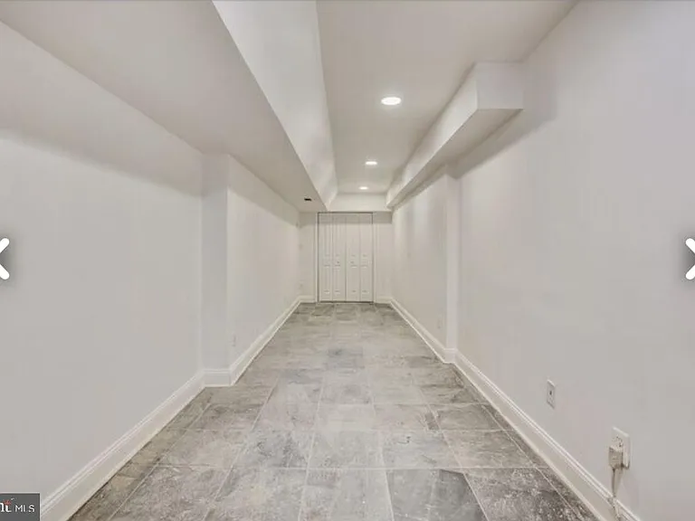 111 E Cross St — Photo 22
