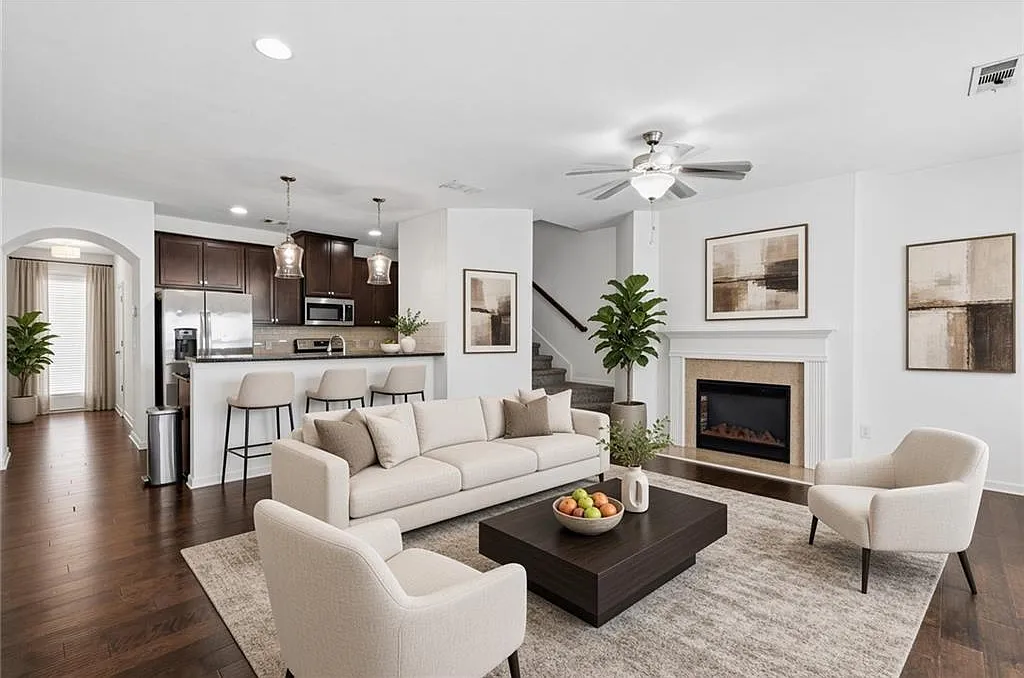 3 bed, 2.5 bath, 1600 sqft, $1,900 — Photo 4