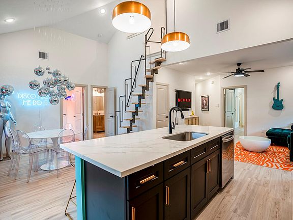 5th image of 4121 Woodleigh Street