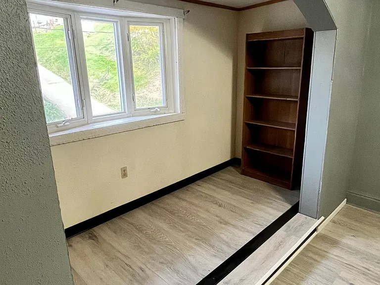 221 Luella Ave — Photo 12