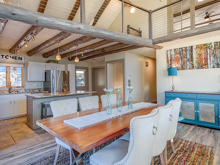 525 Park Ln — Photo 2