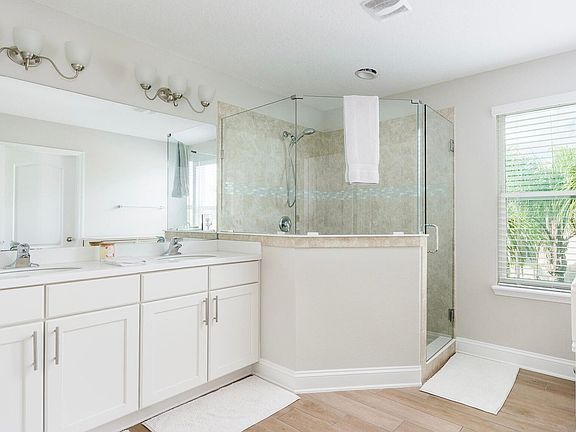 4th image of 4025 Coastal Cove Cir