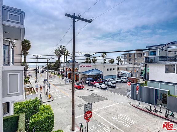 3rd image of 18 N Venice Blvd APT D