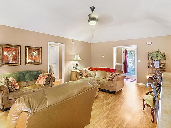 4th image of 134 Clement Dr