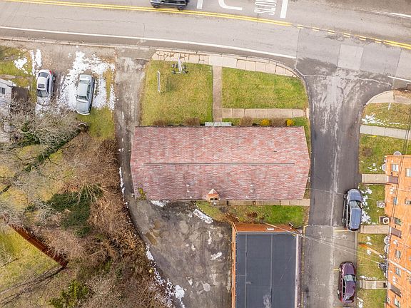 5th image of 21-62 Melvin Ct #A