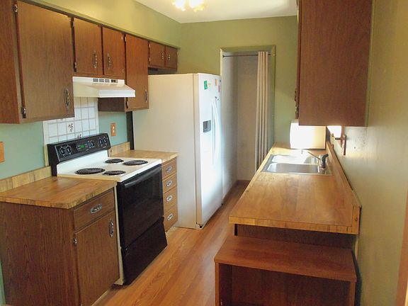 2nd image of 980 Woodingham Ave