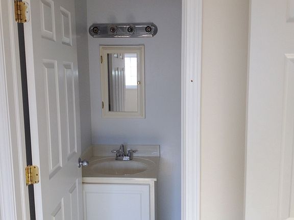 5th image of 603 E Fox Hills Dr