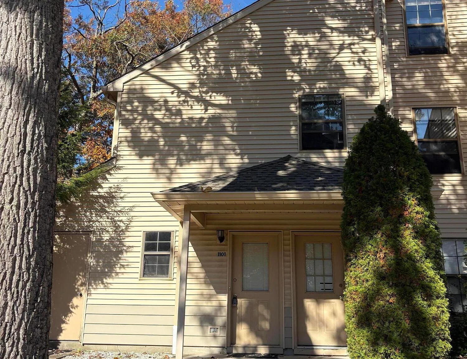 2 bed, 1219 sqft, $2,350 — Photo 1