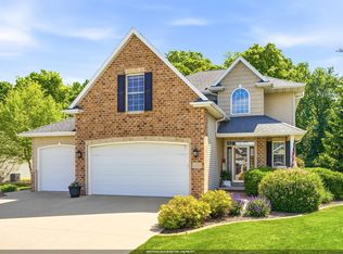 1594 Kingswood Dr, Neenah, WI 54956