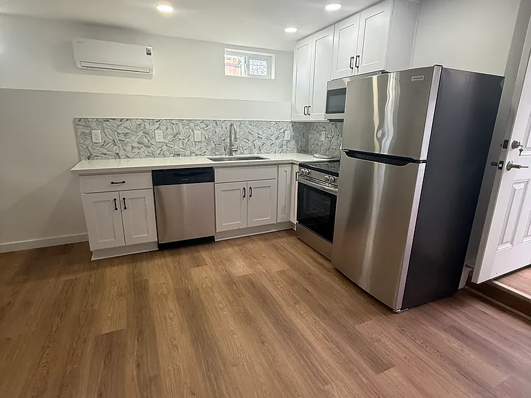8805 NE Brazee St #B — Photo 1