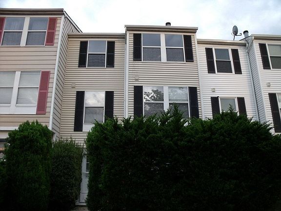 2nd image of 524 Palmtree Dr