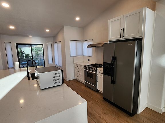 4th image of 1756 Pinehurst Ave