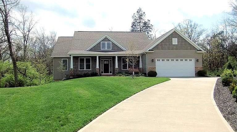 1st image of 20 Hunter Woods Dr