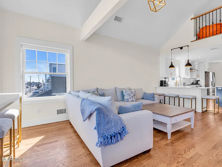 455 Main St E — Photo 14