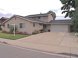 1131 Charleston St, Costa Mesa, CA 92626