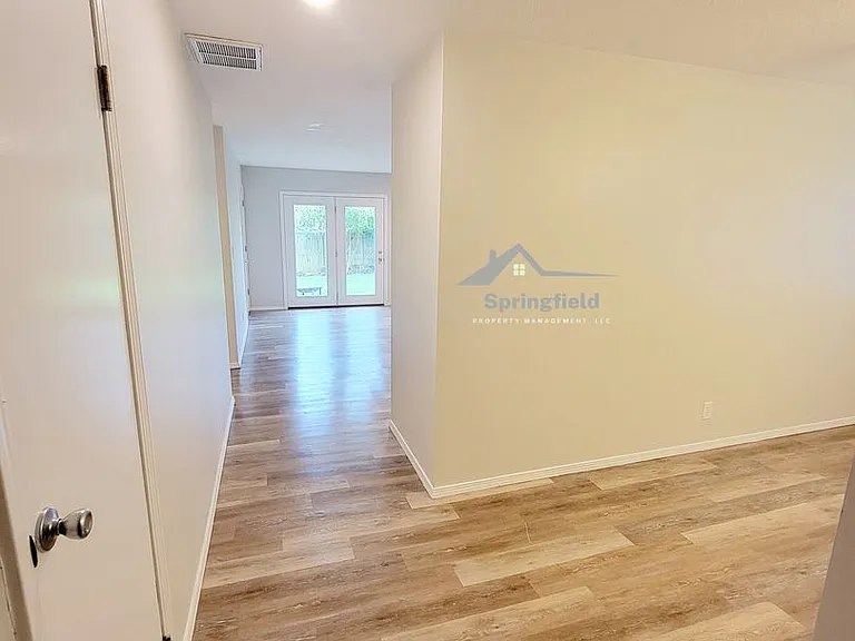1252 E Cambridge St — Photo 11