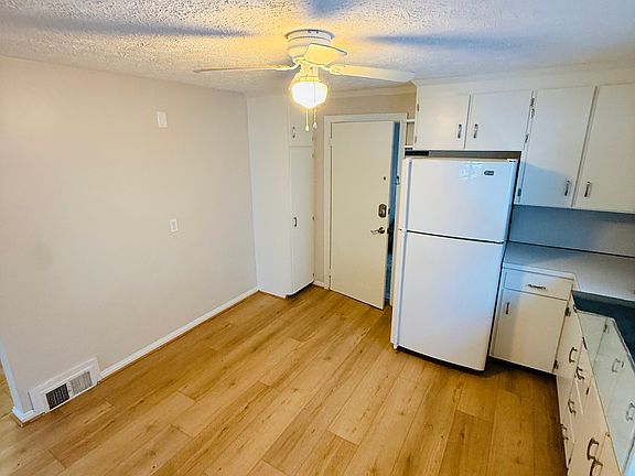 5th image of 17 Crescent St #17