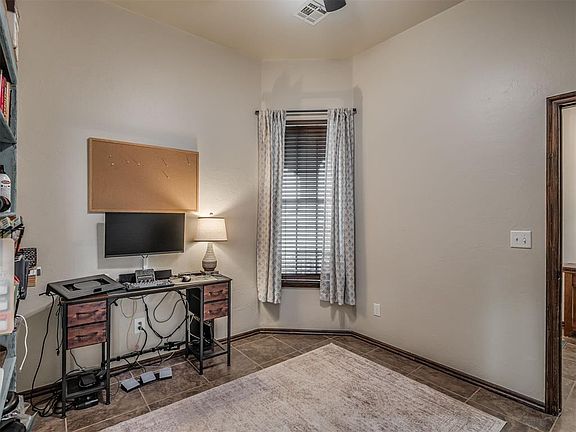 4th image of 1112 Ella Dr