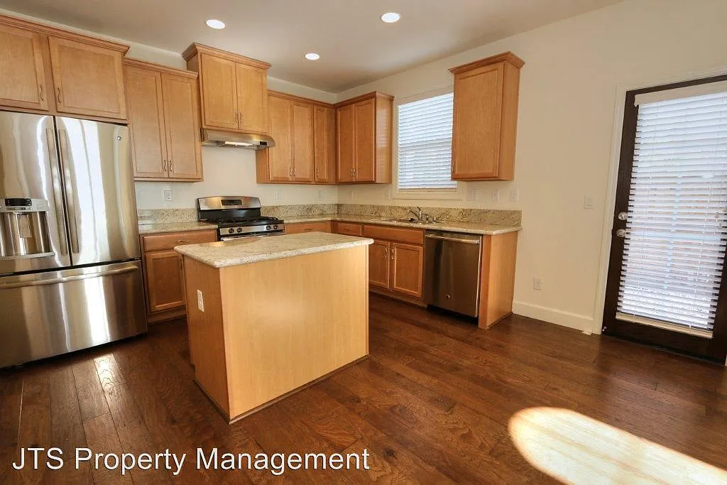 1209 Lavande Dr photo 1