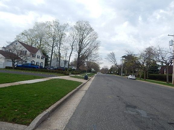 4th image of 217 Hilton Ave