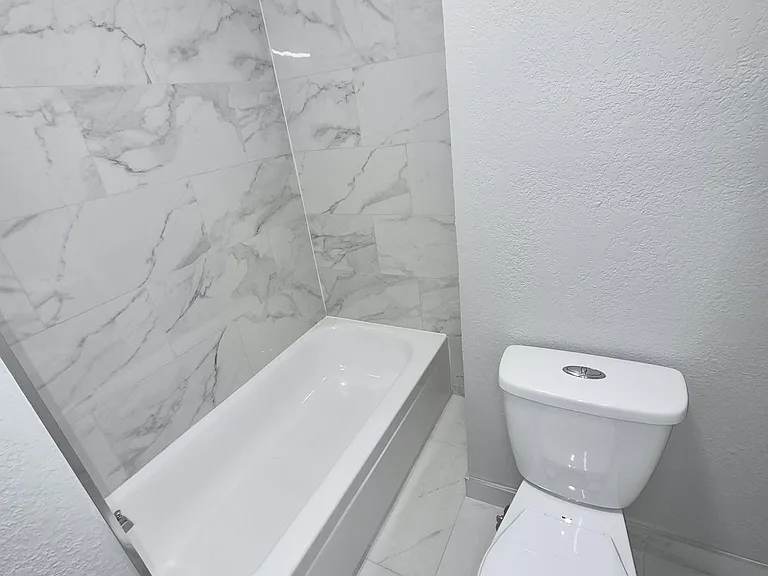 144 Locke St S #5 — Photo 16