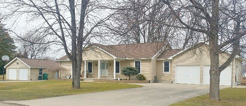 1st image of 3923 Plummer Dr