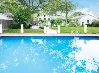 165 Wakeman Rd, Hampton Bays, NY 11946