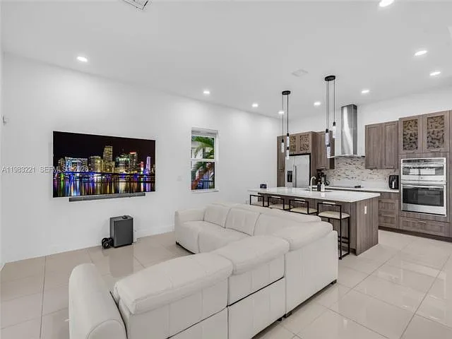 15540 NW 88th Ave — Photo 18