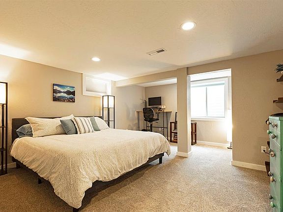 3rd image of 1724 W Kent Ave #B