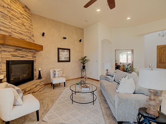 4th image of 423 Cenaroca Ct NE