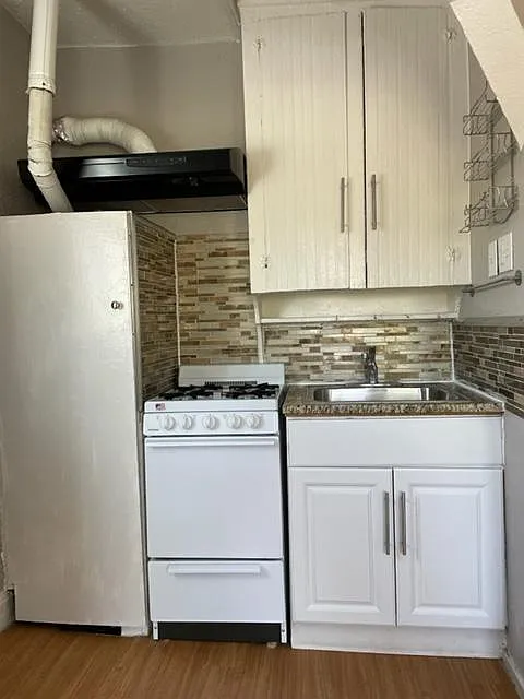 1538 E 35th Ave — Photo 2