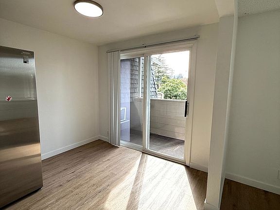 3rd image of 1767 Crater Lake Ave