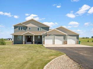 2818 Hogan Dr, Bismarck, ND 58503