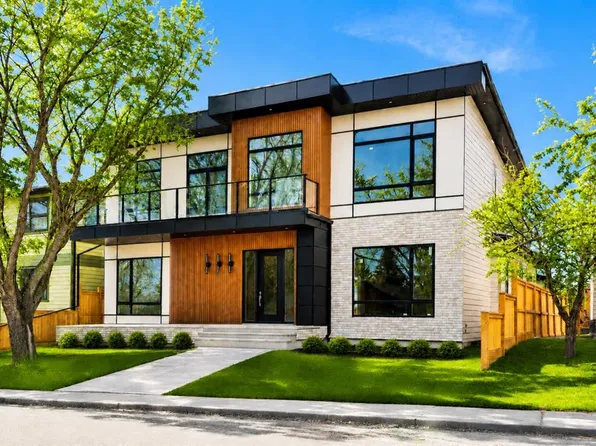 209 E Windermere Rd SW, Calgary, AB T3C 3K9