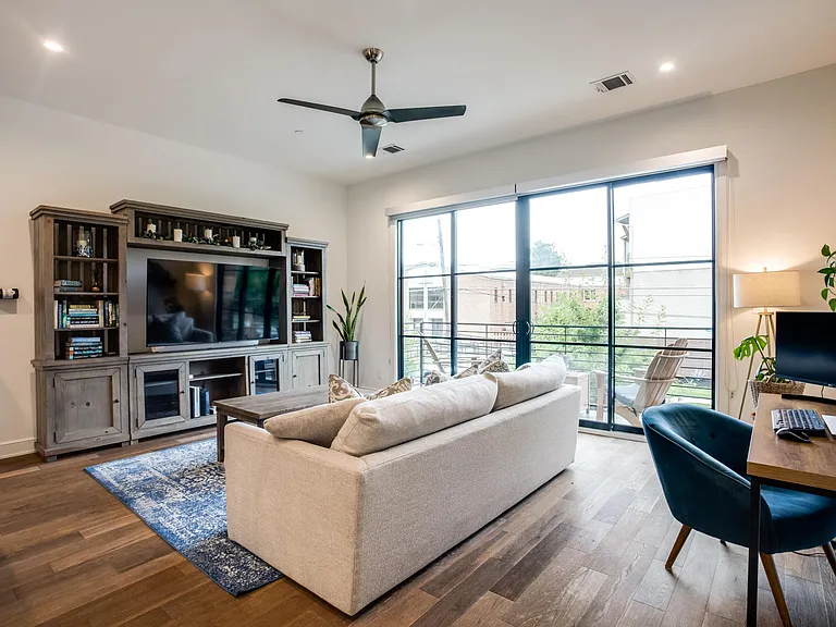 5122 Capitol Ave #103 — Photo 3