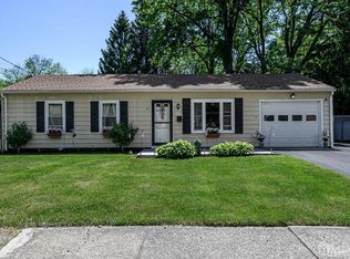 17 Presidential Dr, Washington, NJ 07882