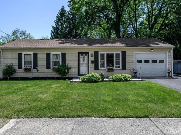 17 Presidential Dr, Washington, NJ 07882