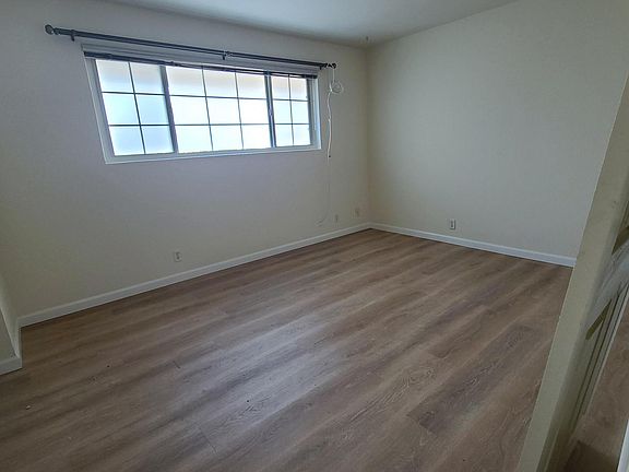 5th image of 924 Castlewood Dr