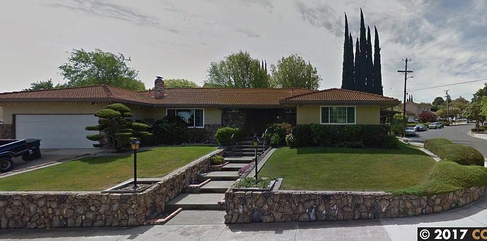 1st image of 56 Barrie Dr