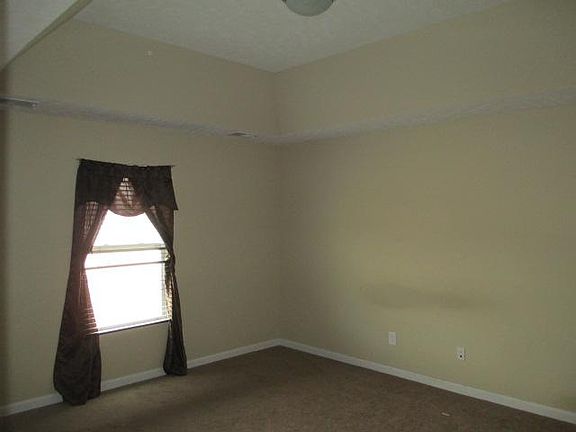 4th image of 128 Pierre Pl
